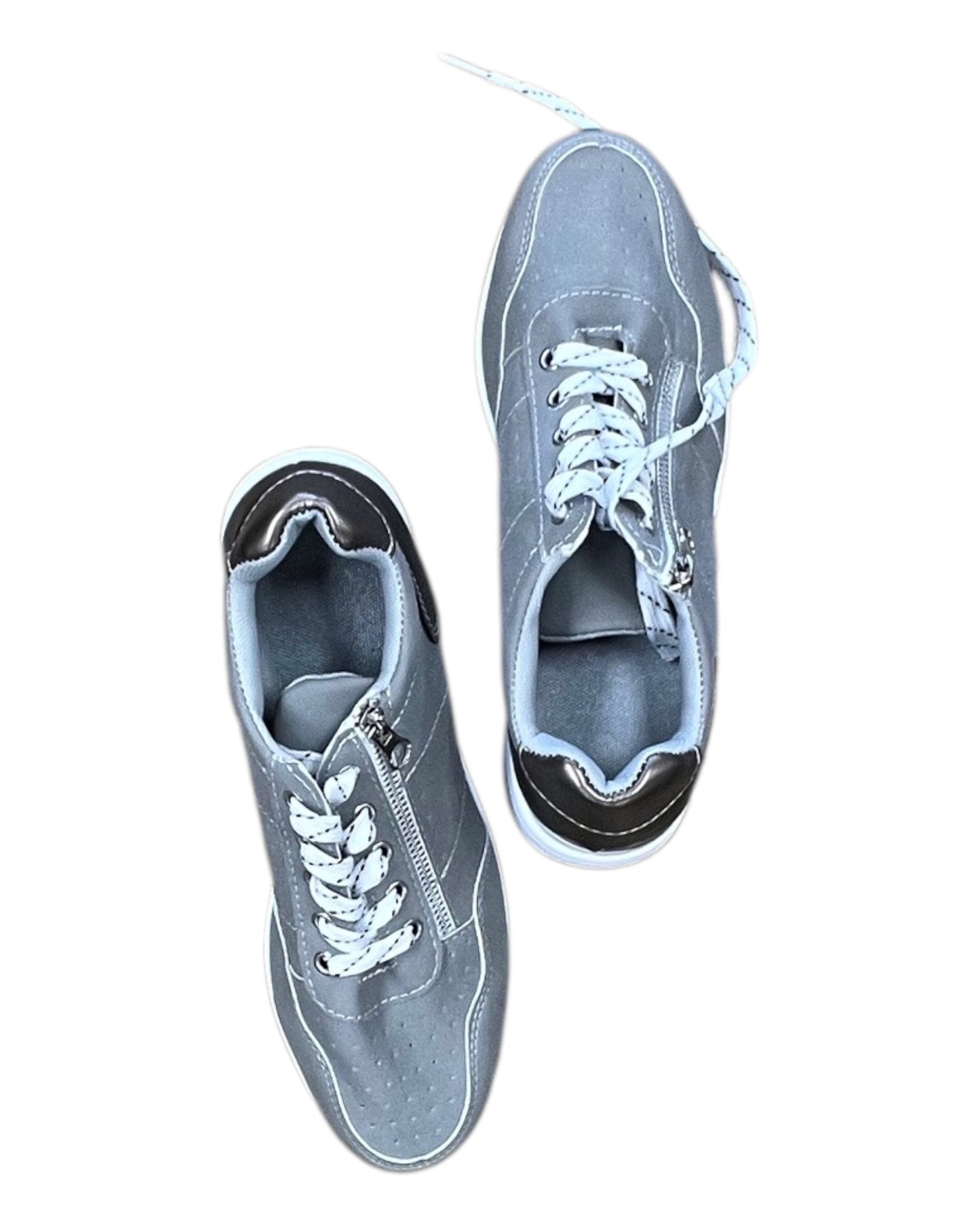 Shoes Athletic By Clothes Mentor In Grey, Size:7.5