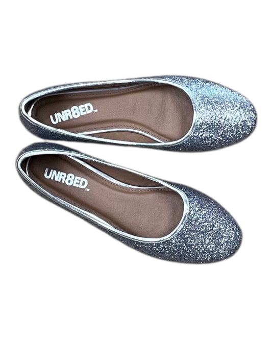 Shoes Flats By Clothes Mentor In Silver, Size:7