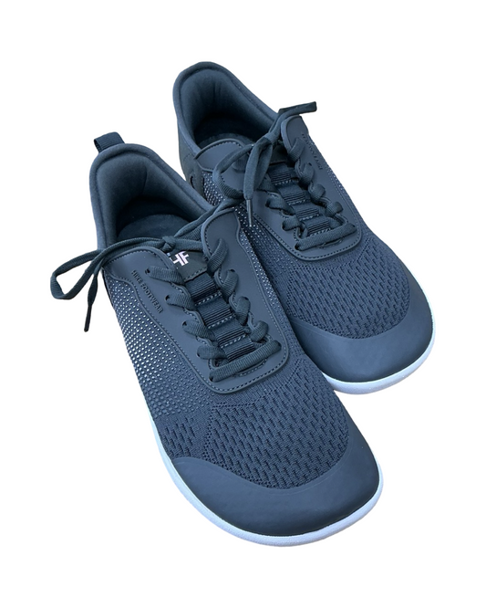 Shoes Sneakers By Clothes Mentor In Grey, Size:9.5