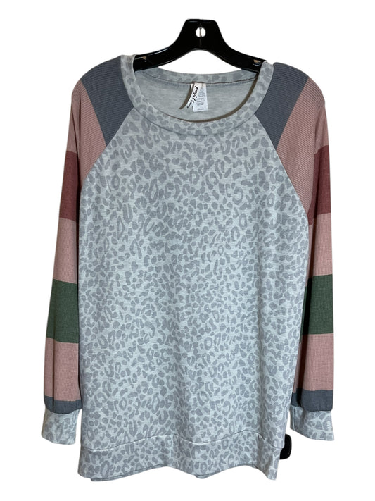 Top Long Sleeve By Clothes Mentor In Leopard Print