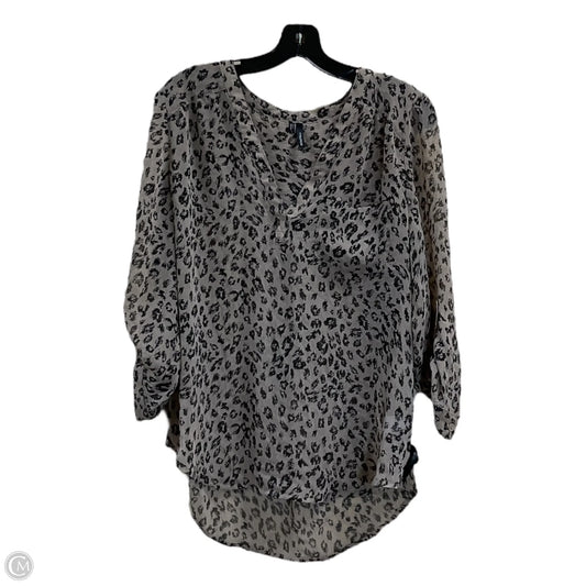 Top Long Sleeve By Clothes Mentor In Leopard Print