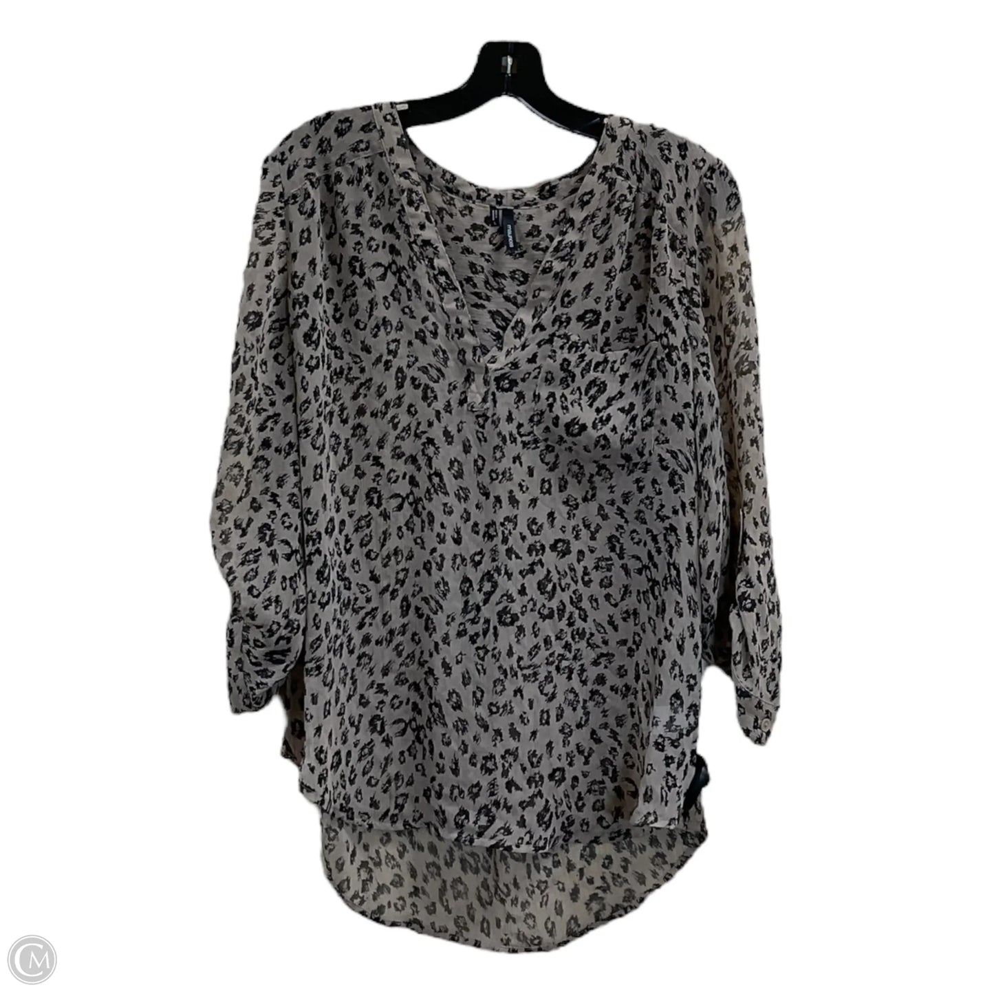 Top Long Sleeve By Clothes Mentor In Leopard Print