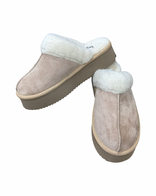Shoes Flats By Corkys In Tan, Size:10