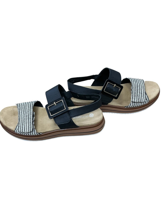 Sandals Flats By Clothes Mentor In Black & White, Size:11.5