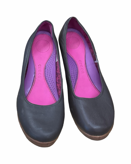 Shoes Heels Kitten By Crocs In Grey, Size:7.5