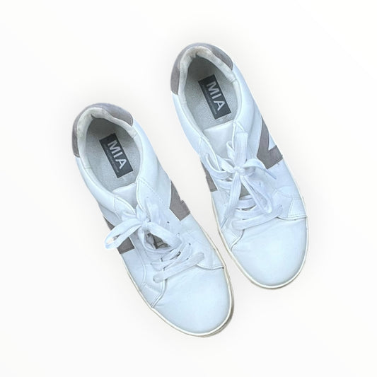 Shoes Athletic By Mia In White, Size:9