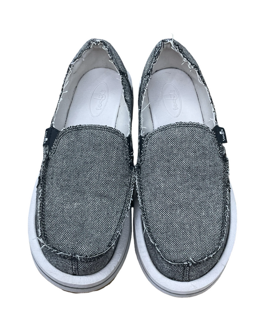 Shoes Sneakers By Clothes Mentor In Black & White, Size:7