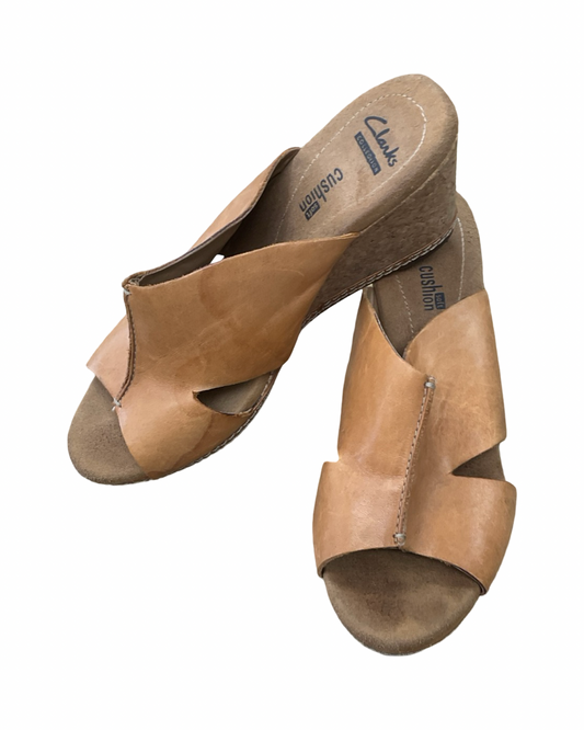 Shoes Heels Wedge By Clarks In Tan, Size:7
