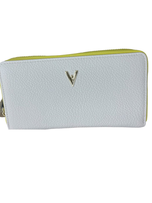 Wallet By Clothes Mentor In White, Size:Medium