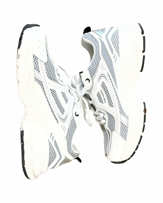 Shoes Athletic By Clothes Mentor In White, Size:9