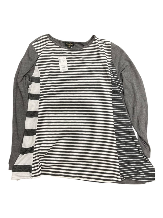 Top Ls By Suzanne Betro In Grey & White, Size:2X