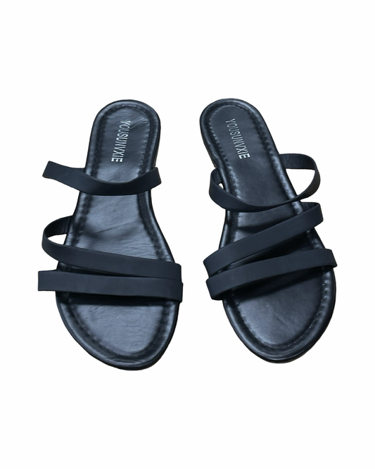 Sandals Flats By Clothes Mentor In Black, Size:9.5