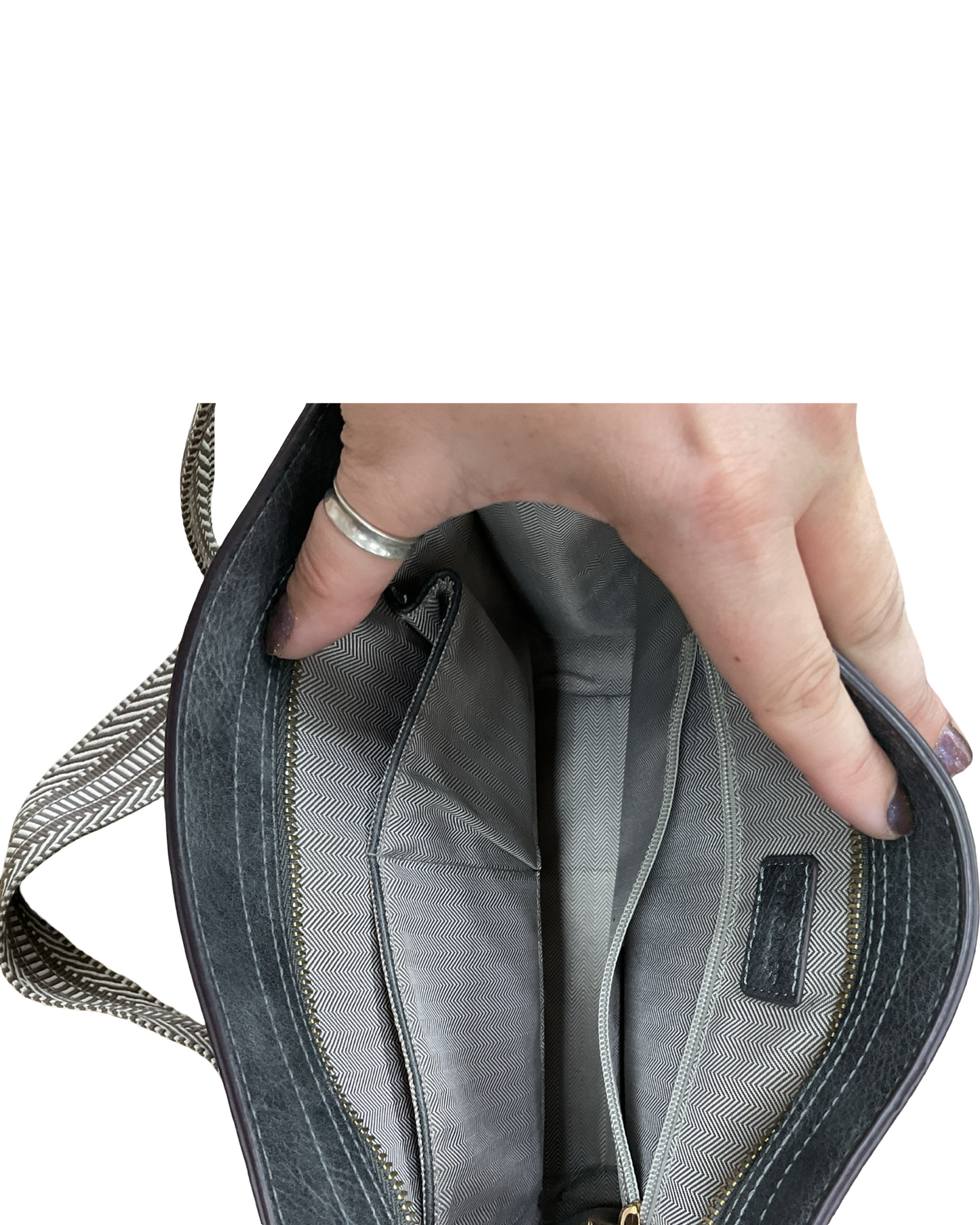 Crossbody By Clothes Mentor In Grey, Size:Medium