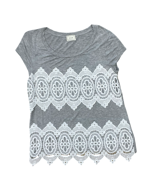 Top Ss By Clothes Mentor In Grey & White, Size:S
