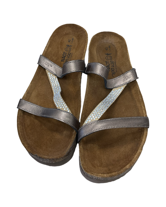 Sandals Flats By Naot In Brown & Silver, Size:11