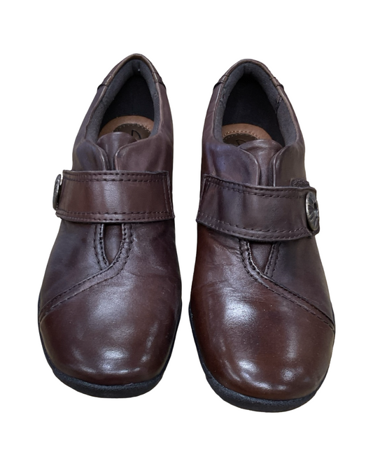 Shoes Flats By Clarks In Brown, Size:9.5