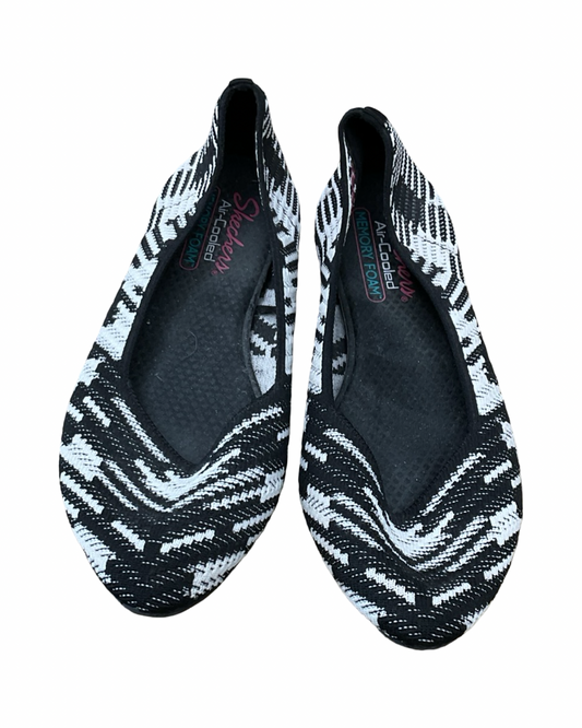 Shoes Flats By Skechers In Black & White, Size:9.5