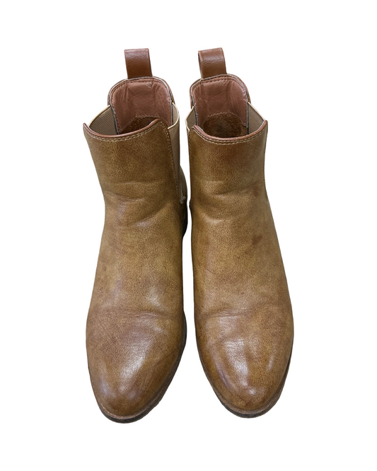 Boots Ankle Flats By Clothes Mentor In Brown, Size:6