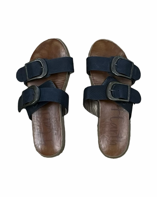 Sandals Flats By Earth In Black, Size:8.5