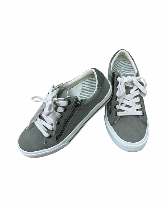 Shoes Sneakers By Taos In Green, Size:6