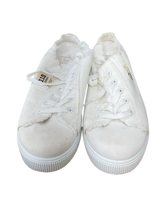 Shoes Sneakers By Clothes Mentor In White, Size:12.5