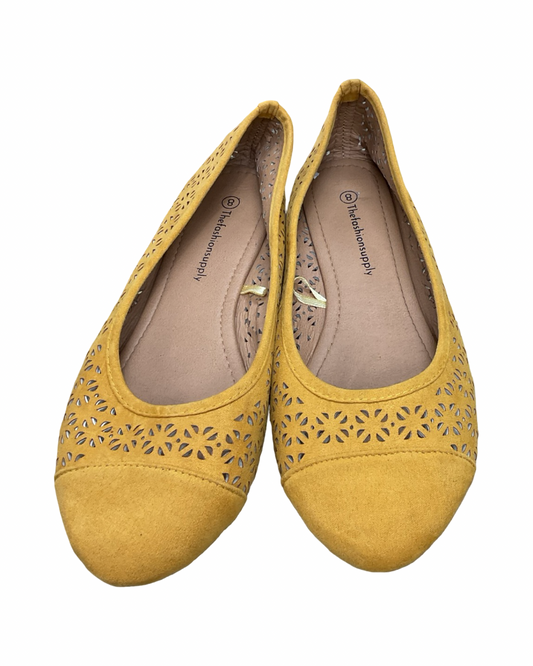 Shoes Flats By Clothes Mentor In Yellow, Size:8
