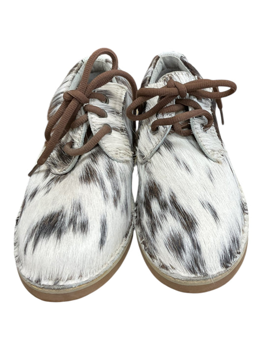 Shoes Flats By Clothes Mentor In Brown & Cream, Size:7.5