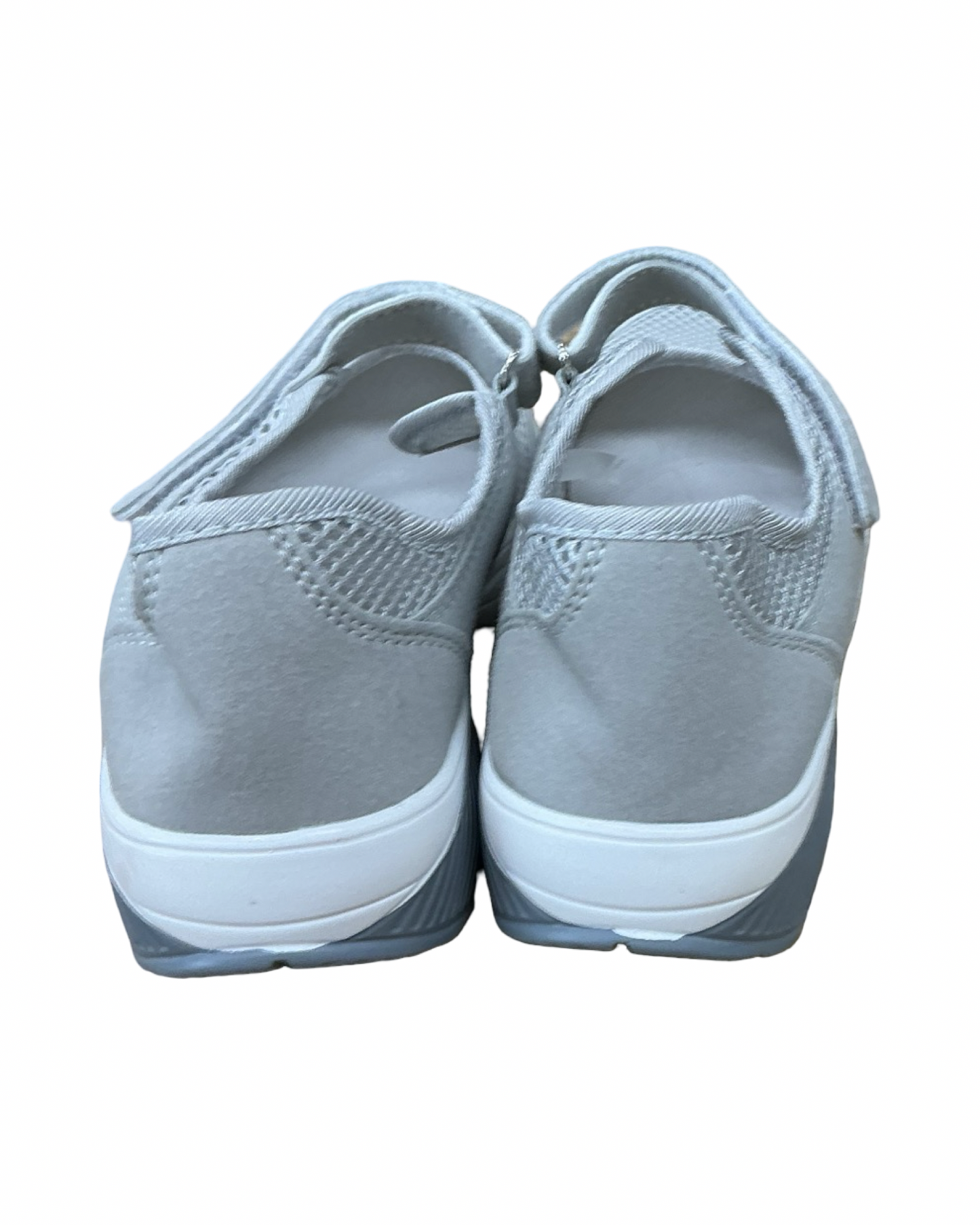 Shoes Sneakers By Clothes Mentor In Grey, Size:8.5